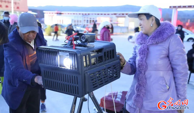 青藏高原上的電影放映員 ——記2021年10月“中國好人榜”誠實守信好人許國強(qiáng)