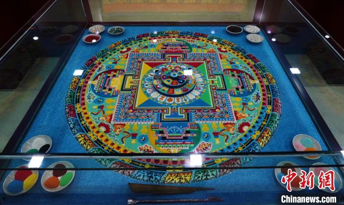 圖為藏醫(yī)藥佛壇城?！●R銘言 攝