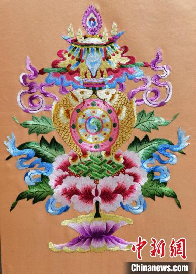 圖為藏繡作品?！∑钤鲚?攝