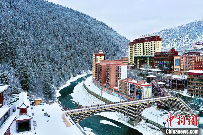 壤塘的雪后美景?！∪捞量h融媒體中心供圖