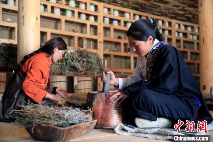 藥材搗碎?！⊥趵?攝