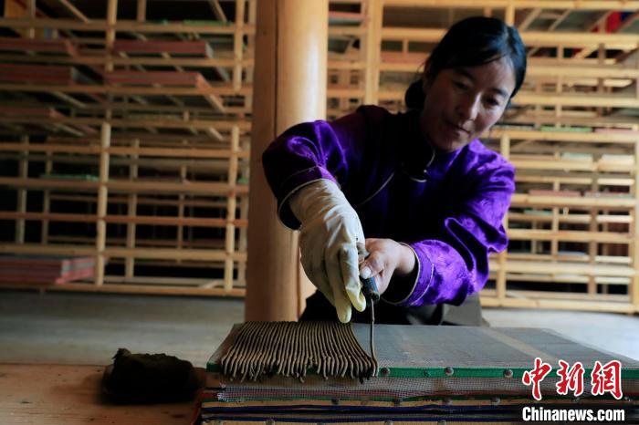 擠壓成香?！⊥趵?攝