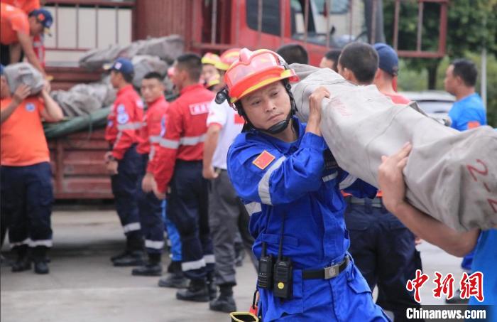 從汶川到瀘定，14年來他們依舊“在現場”