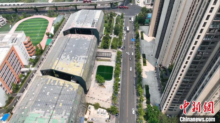 匯泉路社區(qū)一角?！「呒午?攝