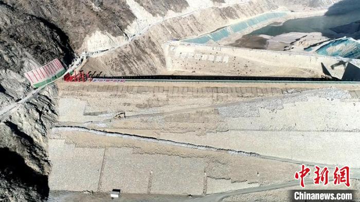 航拍巴塘水電站大壩?！≈袊材艿谌こ叹止﹫D
