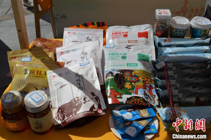 推介活動上的農特產品展示。　朱凌捷 攝