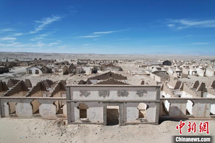 航拍青海省海西蒙古族藏族自治州茫崖市冷湖石油工業(yè)遺址保護區(qū)?！●R銘言 攝
