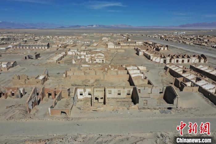 航拍青海省海西蒙古族藏族自治州茫崖市冷湖石油工業(yè)遺址保護(hù)區(qū)?！●R銘言 攝