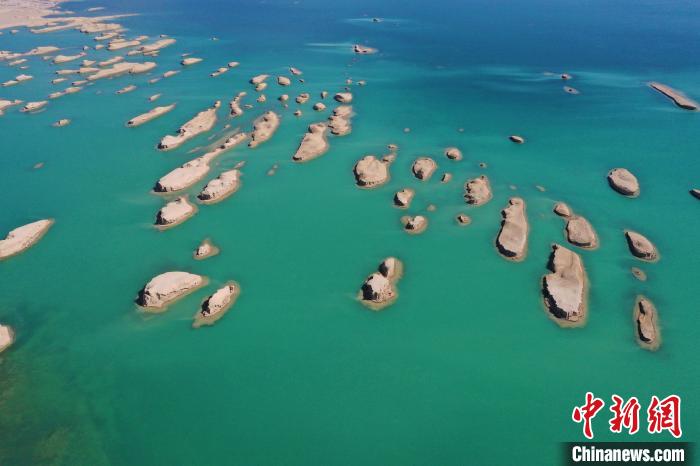 航拍青海大柴旦烏素特水上雅丹奇特景觀?！●R銘言 攝