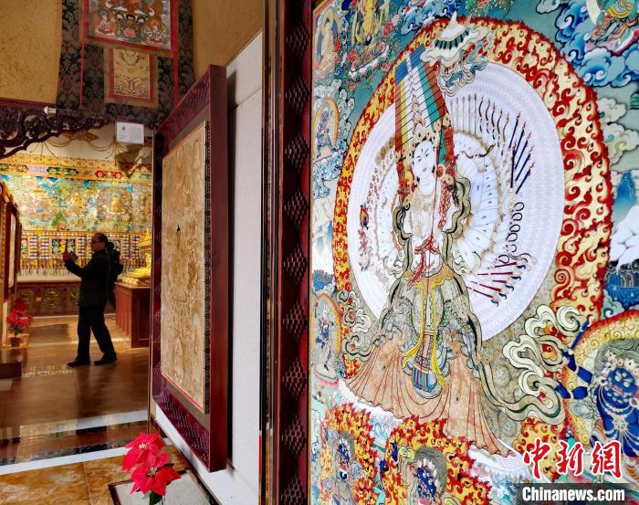 圖為熱貢唐卡。　張?zhí)砀?攝