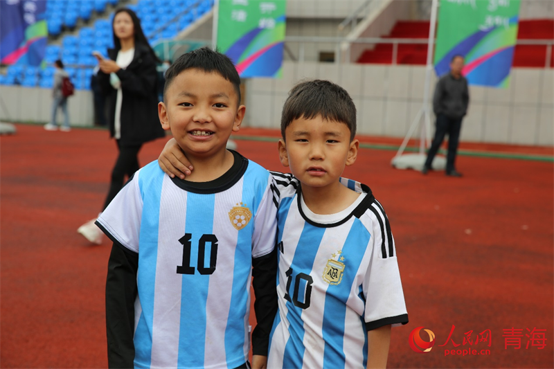小小足球員。人民網(wǎng) 馬可欣攝