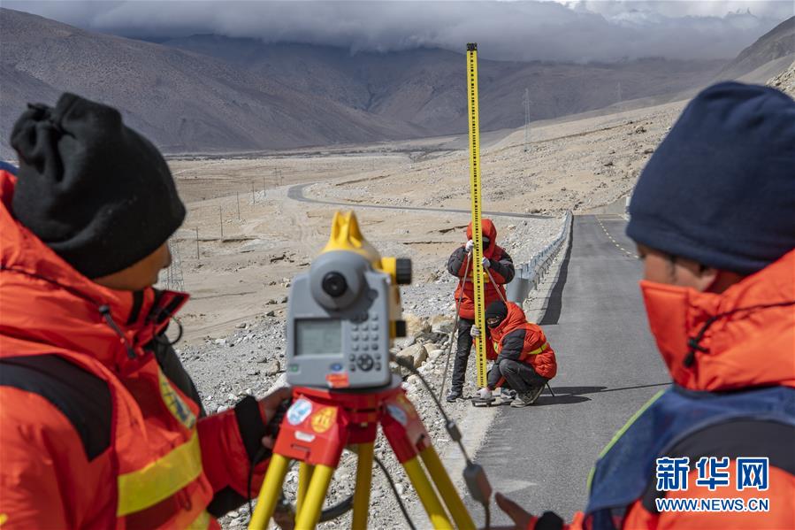 （新華全媒頭條·圖文互動）（10）往更高處長、往長春北京方向移動——來自海拔8848.86米的報告