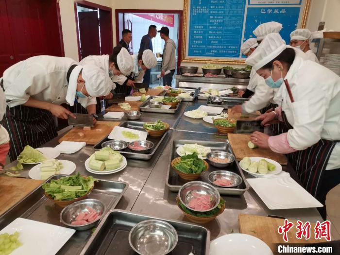 拉薩聚焦高校畢業(yè)生、農(nóng)牧民就業(yè)任務(wù)指標(biāo)均超額完成