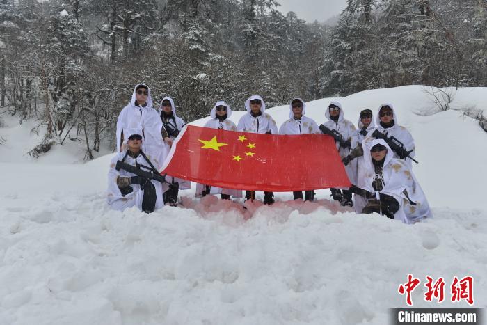 圖為主權(quán)宣誓?！铎o 攝