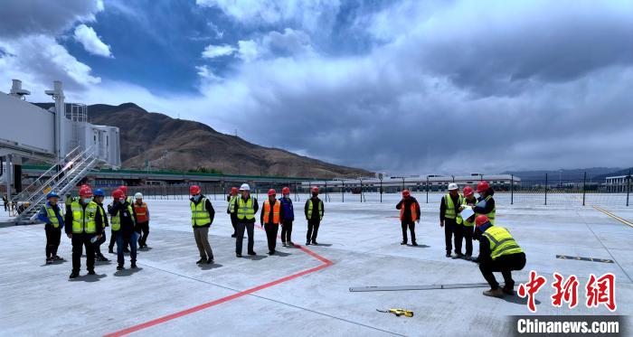 圖為驗(yàn)收組驗(yàn)收項(xiàng)目?！〉┰鐾?攝