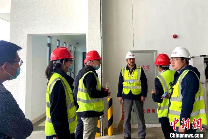 圖為驗(yàn)收組驗(yàn)收項(xiàng)目?！〉┰鐾?攝