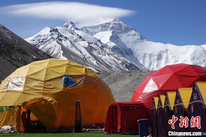 5月9日的珠峰北坡登山大本營?！∪轿木?攝