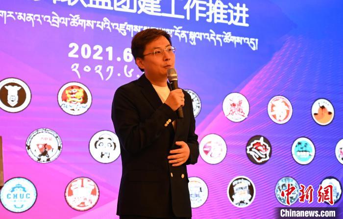 圖為中國舞蹈家協(xié)會(huì)街舞委員會(huì)常務(wù)副主任、秘書長夏銳致辭?！≮w朗 攝