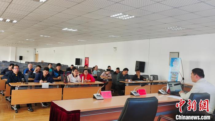 圖為培訓(xùn)會現(xiàn)場?！∝暽＠?攝