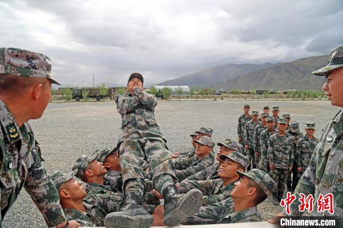 信任背摔?！《魏晡?攝