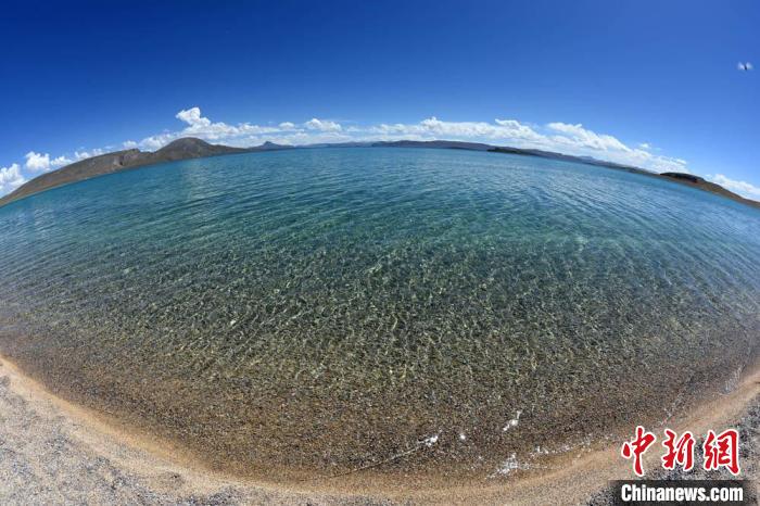 錯(cuò)鄂湖水清澈透明。　<a target='_blank' ></p><p  align=