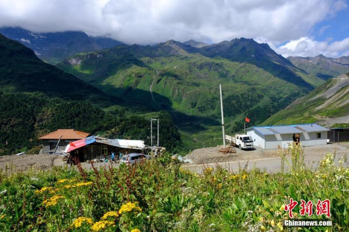 圖為8月6日，玉麥鄉(xiāng)卓嘎、央宗姐妹的牧場(chǎng)風(fēng)光。 <a target='_blank' ><p  align=