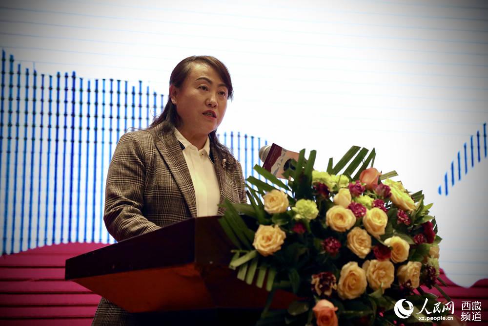 拉薩市旅游發(fā)展局相關(guān)負責(zé)人發(fā)言。人民網(wǎng) 次仁羅布攝