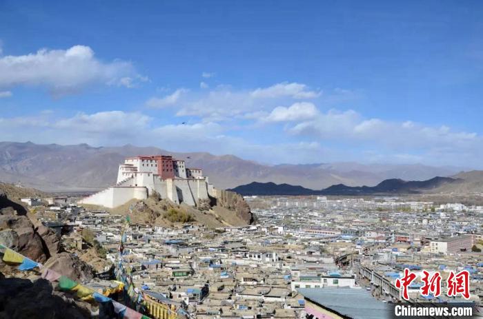 日喀則是“千山之宗，萬(wàn)水之源”，有著大城市所向往的天然資源?！∪A東師大供圖