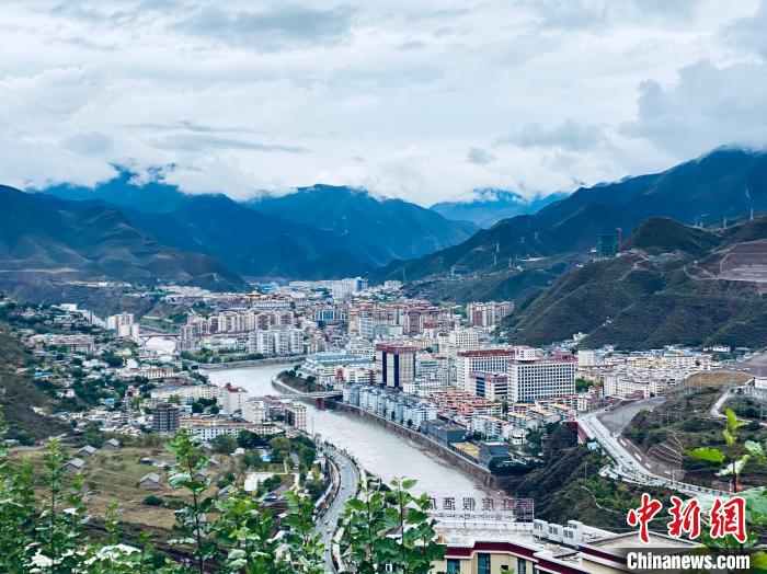 圖為“藏東明珠”昌都?！±罱瓕?攝