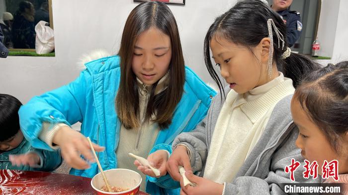 西藏戍邊民警：一想到孩子，心就瞬間柔軟了