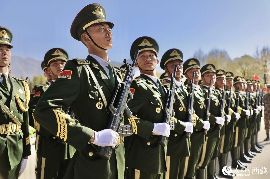 國旗護(hù)衛(wèi)隊隊員。人民網(wǎng)次仁羅布 攝