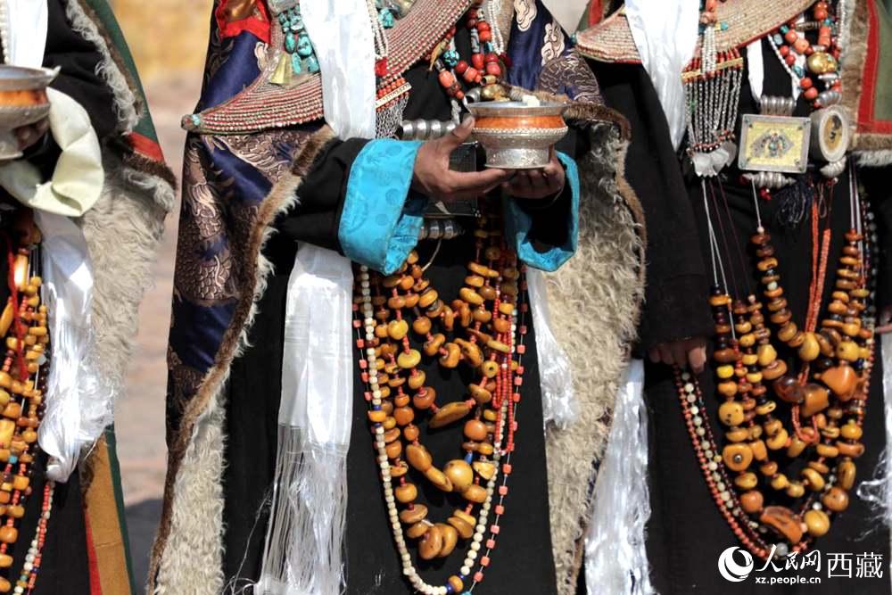 獨(dú)具特色的“飛天服飾”。人民網(wǎng) 李海霞攝