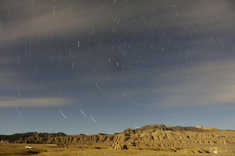 札達土林上空的星空。旦真次旦攝
