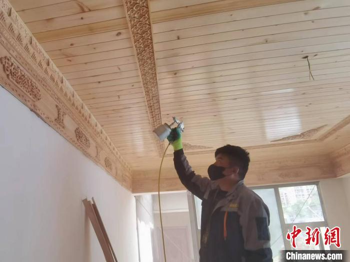 【十年@每一個奮斗的你】從壁畫學徒到藏式裝修“CEO”:西藏“Z世代”手繪創(chuàng)業(yè)夢