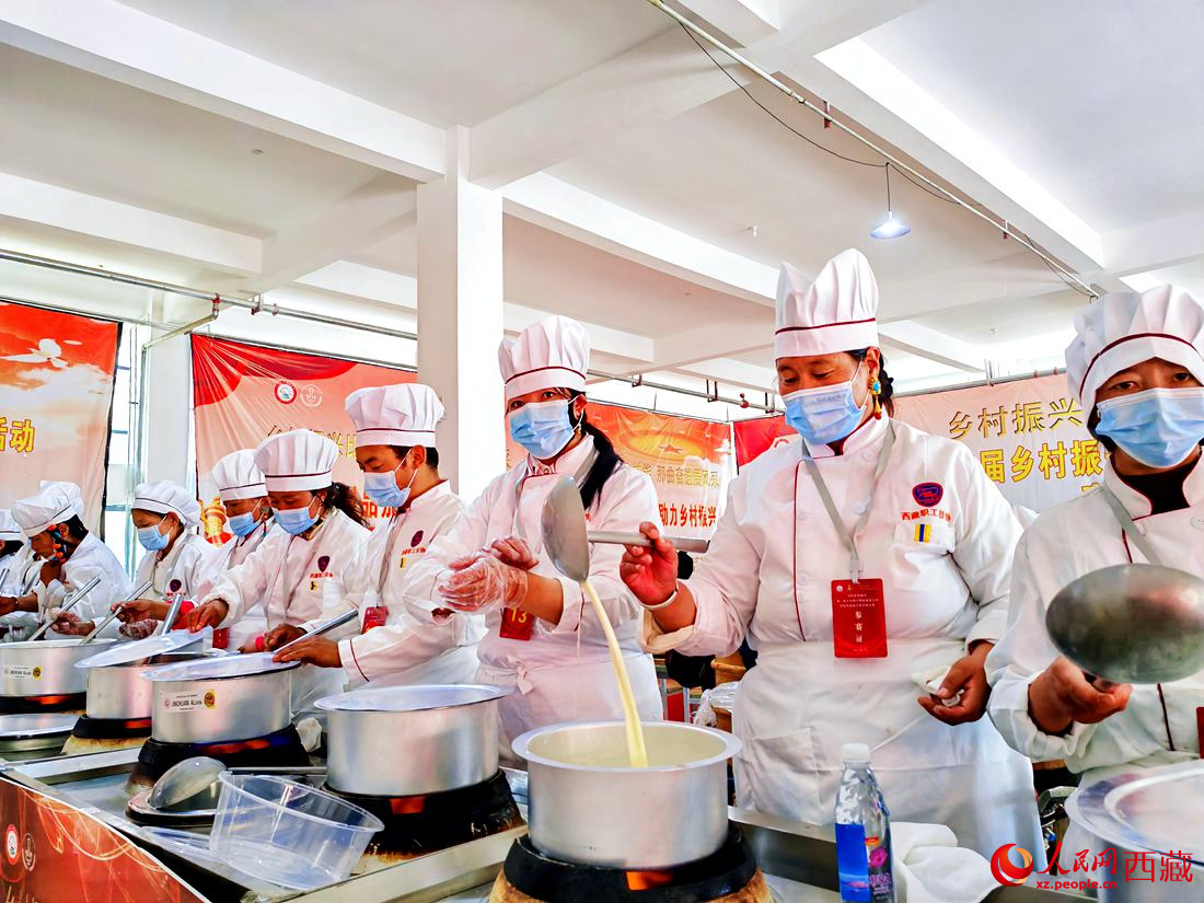 廚藝比拼。人民網(wǎng) 李海霞攝