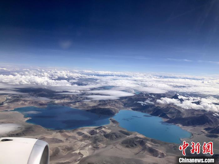 西藏阿里到拉薩航班途經(jīng)的高原湖泊?！?lt;a target='_blank' href='/'><p  align=