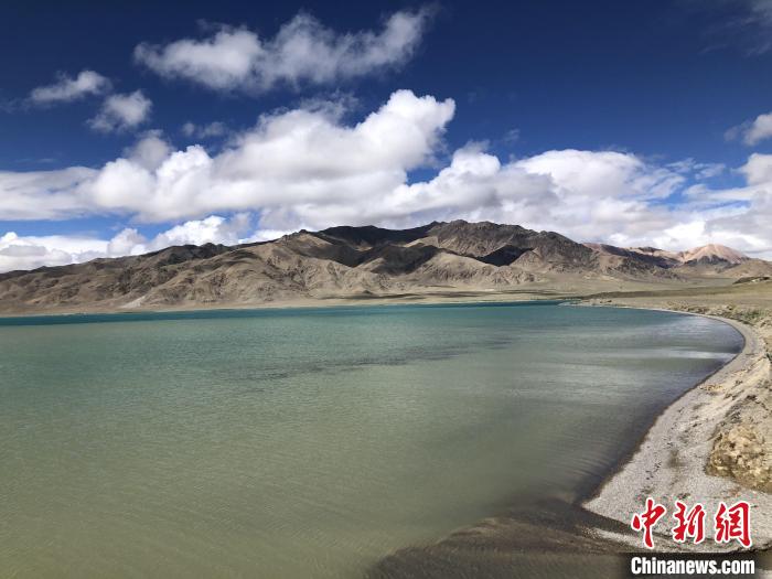 西藏阿里的高原湖泊別若錯(cuò)(又稱別若則錯(cuò))海拔約4470米。　<a target='_blank' href='/'><p  align=