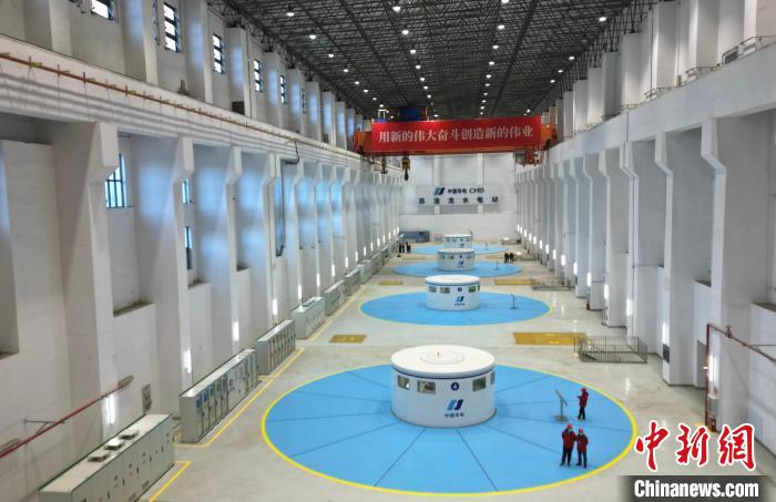 圖為水電站內(nèi)部?！⊥趵凇z