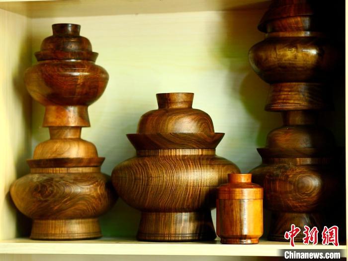 圖為各種木碗成品?！?鄧巴 　攝