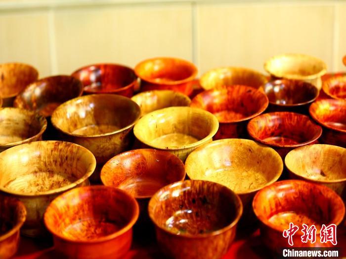 圖為木碗成品?！?鄧巴 　攝