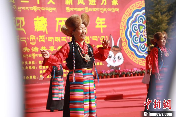 圖為藏歷新年活動(dòng)現(xiàn)場?！埩?攝