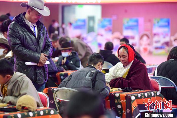 圖為比賽現(xiàn)場(chǎng)。　貢嘎來(lái)松 攝