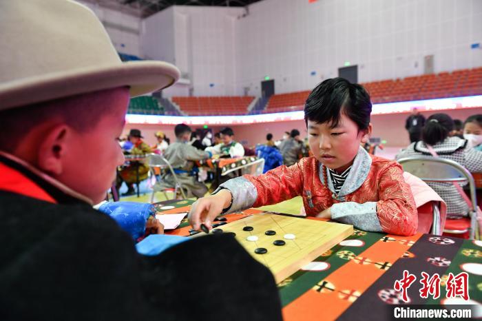 圖為比賽現(xiàn)場(chǎng)?！∝暩聛?lái)松 攝