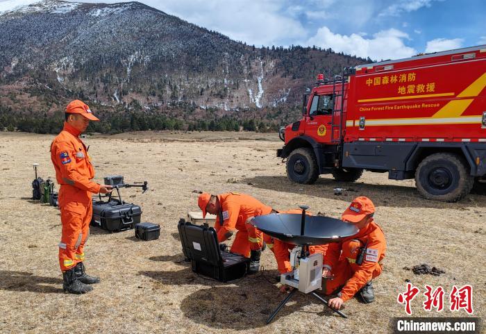 正在進行通信通聯(lián)訓(xùn)練?！∥骼@拉翁 攝