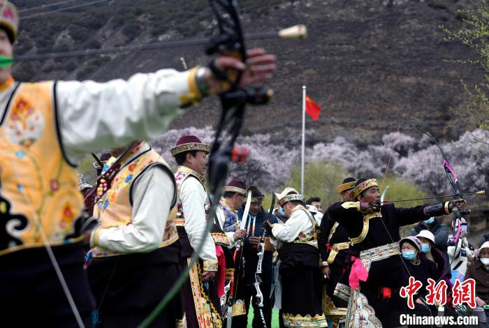 3月28日，選手參加響箭比賽?！±盍?攝