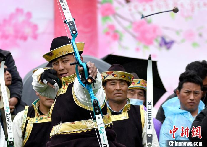 3月28日，選手參加響箭比賽。　李林 攝