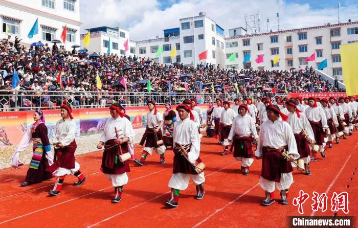 圖為西藏昌都市第九屆三江茶馬文化藝術(shù)節(jié)(芒康會(huì)場(chǎng))開幕式現(xiàn)場(chǎng)。　昌都市芒康縣委宣傳部供圖