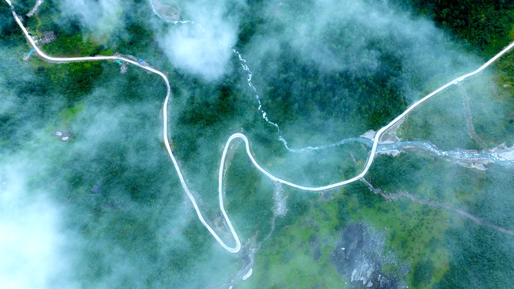 青山綠水生態(tài)優(yōu)。益西曲批攝