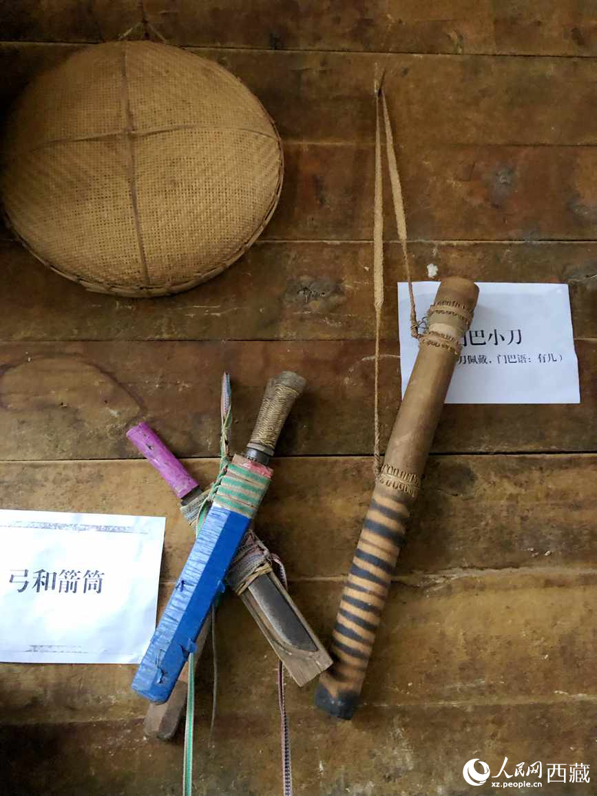 當地獨具特色的藤竹工藝品。