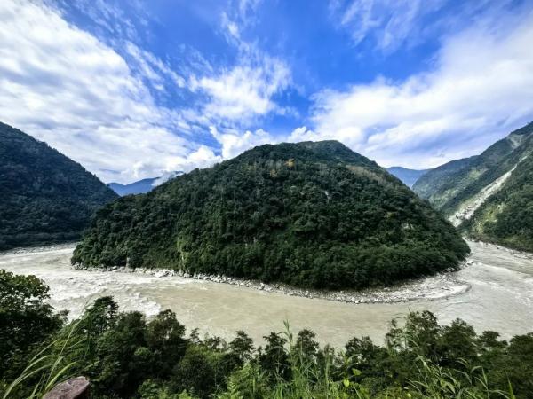 幾代建設(shè)者，歷經(jīng)半個(gè)多世紀(jì)完成！這是一條怎樣的公路？